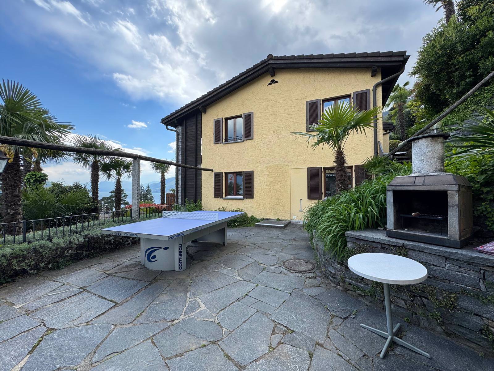 Table tennis & barbecue area - Reka-Ferienanlage Brissago #reka Table tennis & barbecue area - Reka-Ferienanlage Brissago #reka