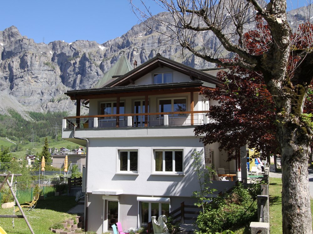 Aussenansicht im Sommer - Ferienhaus Schlössli wallis, schlössli, leukerbad, sommer Aussenansicht im Sommer - Ferienhaus Schlössli wallis, schlössli, leukerbad, sommer