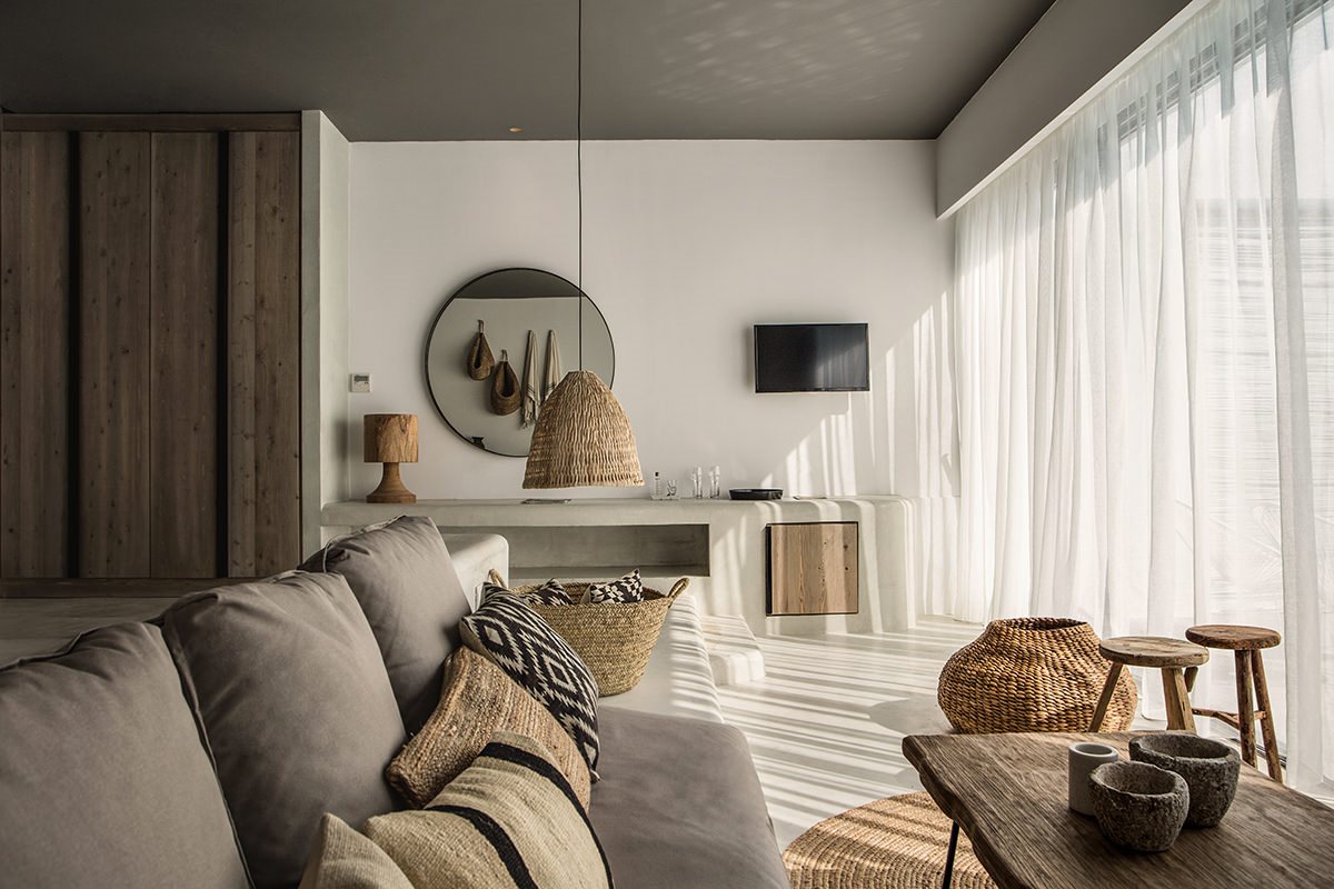 Split Level Suite with Veranda and Sharing Pool