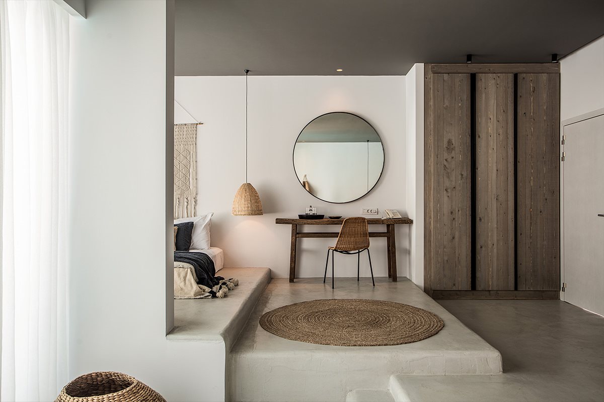 Split Level Suite with Veranda and Sharing Pool