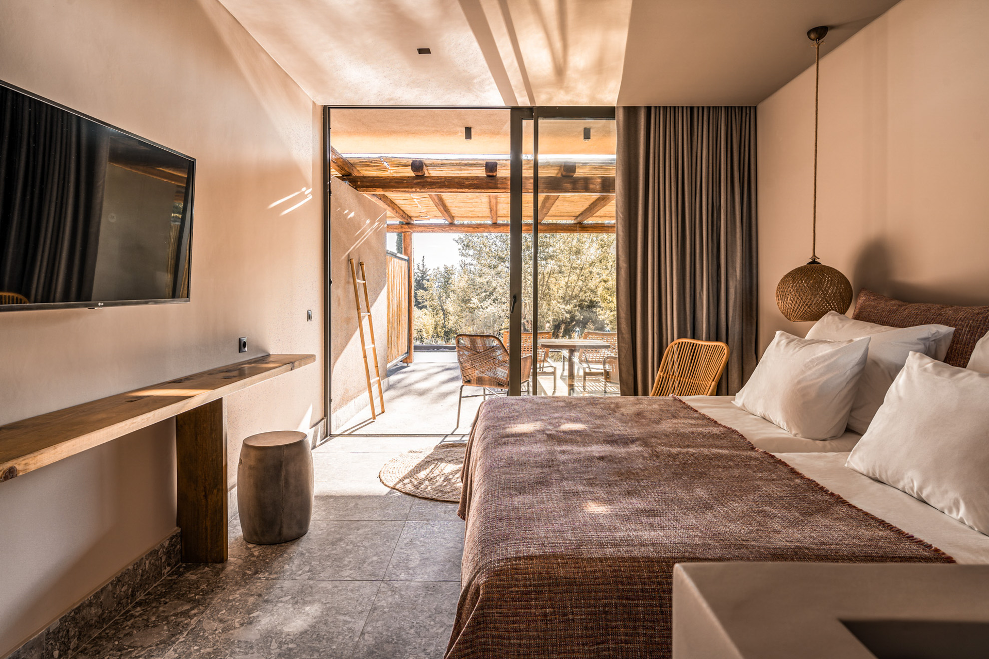 Premium Swim Up Pool Room