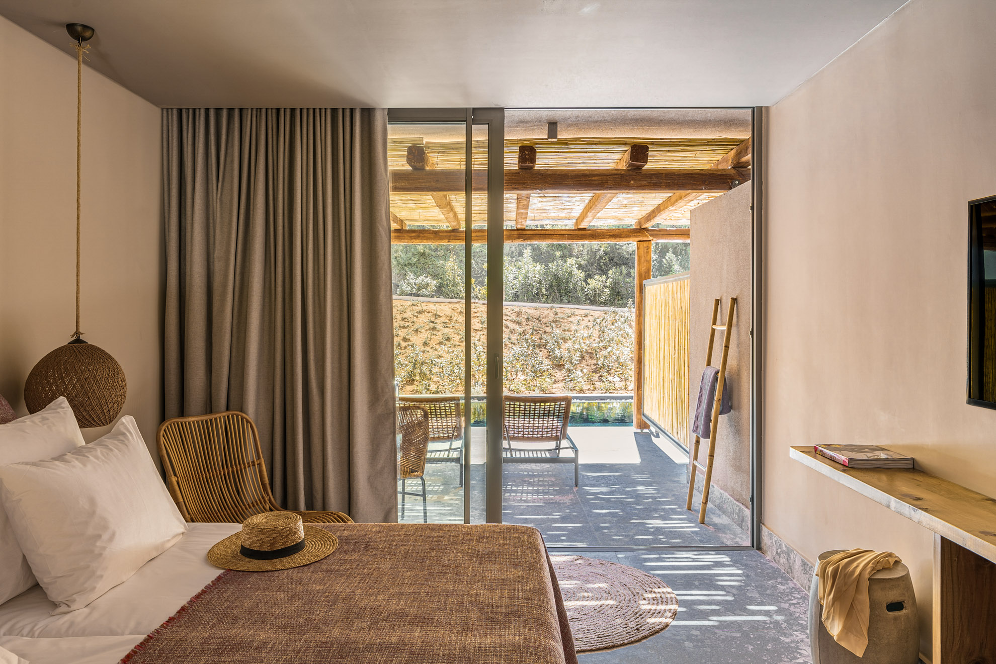 Premium Swim Up Pool Room