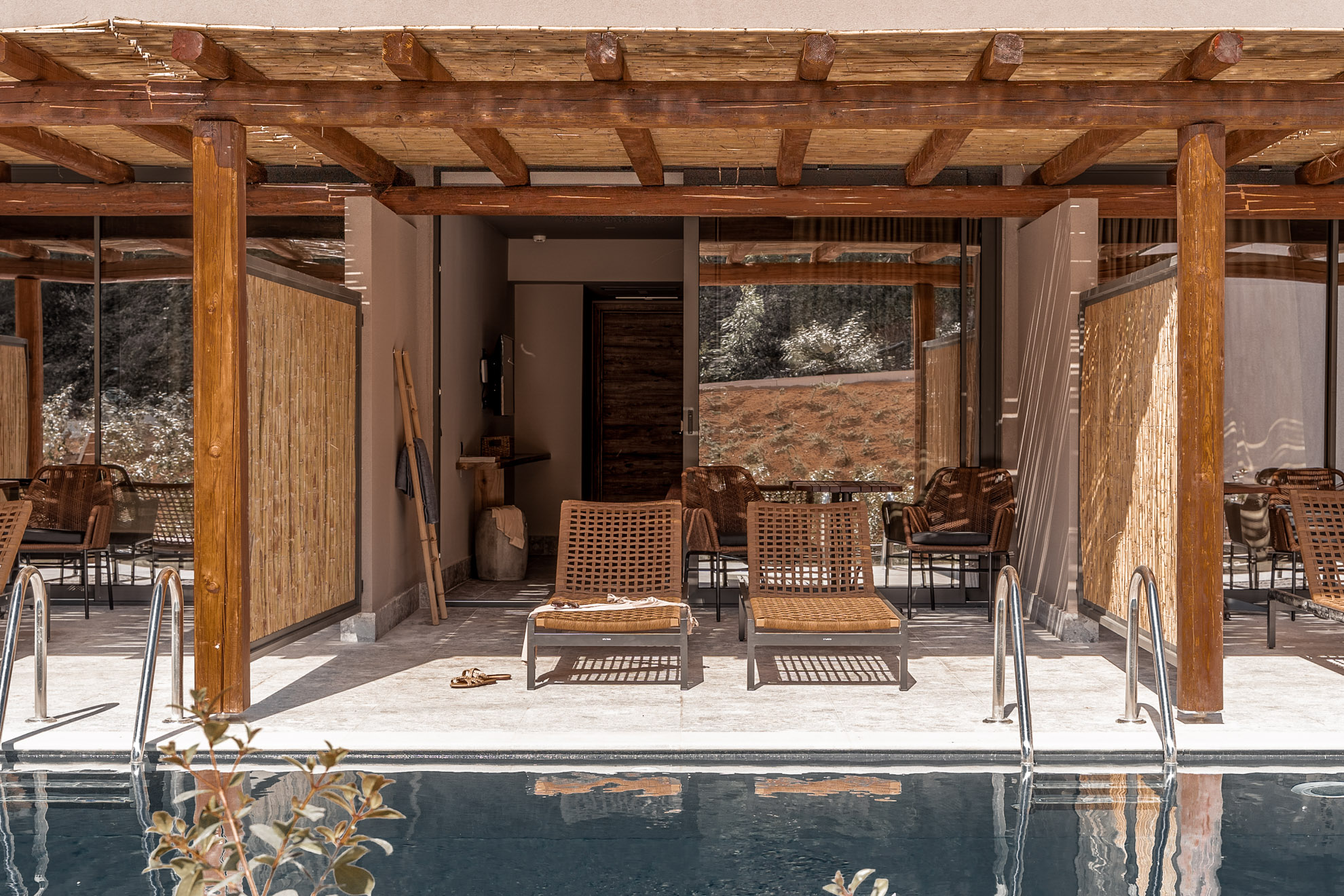 Premium Swim Up Pool Room