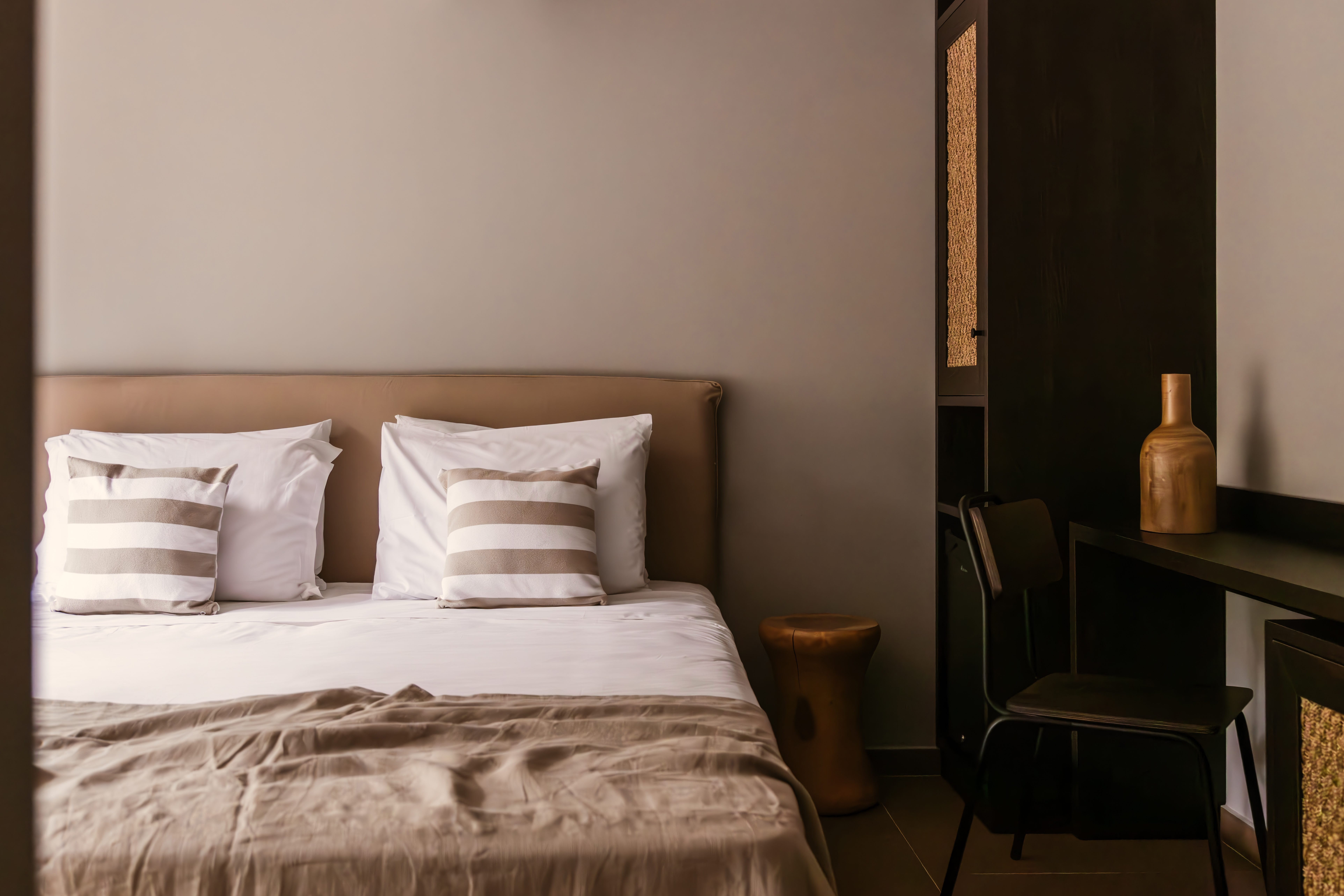 Suite with Sharing Pool