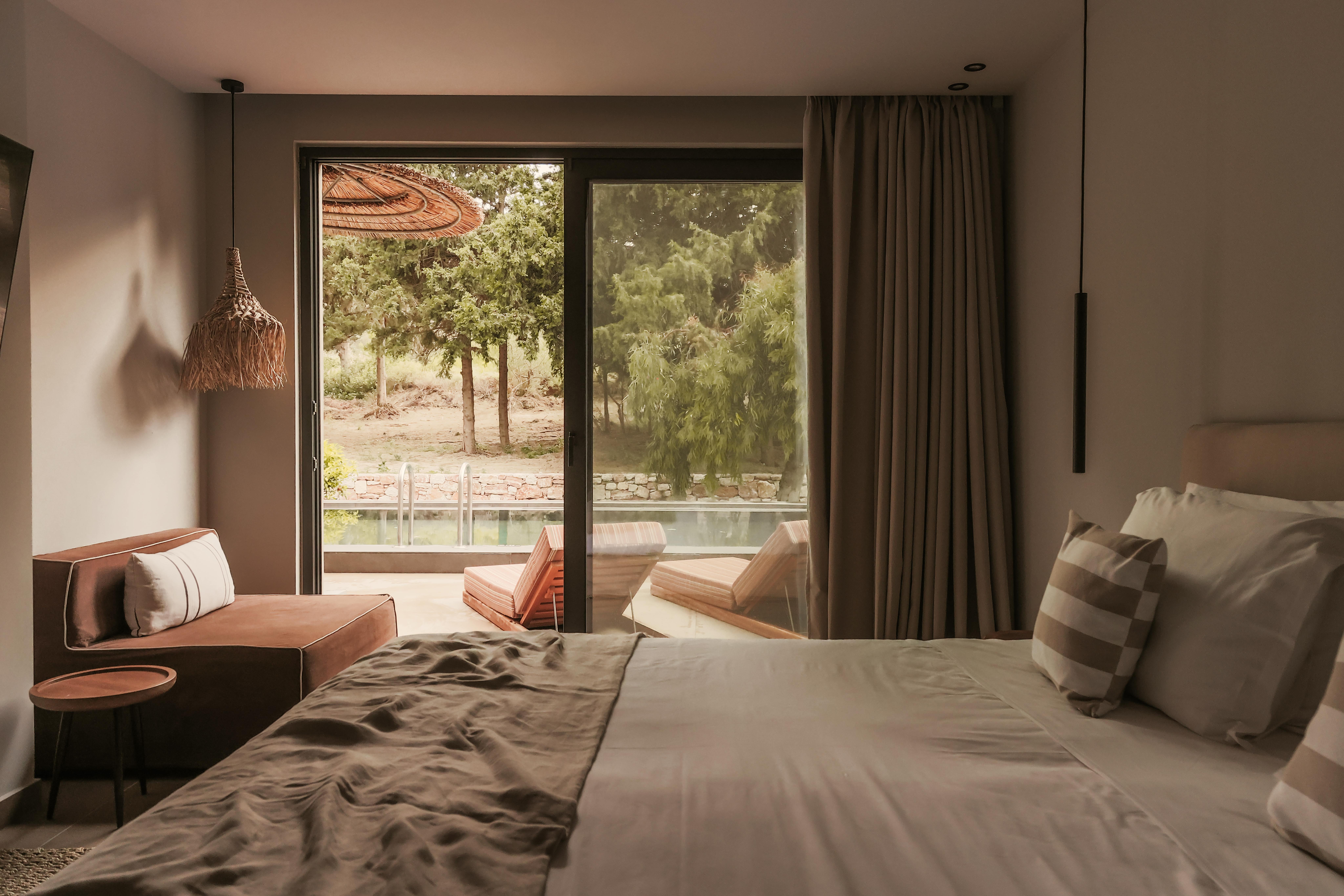 Suite with Sharing Pool