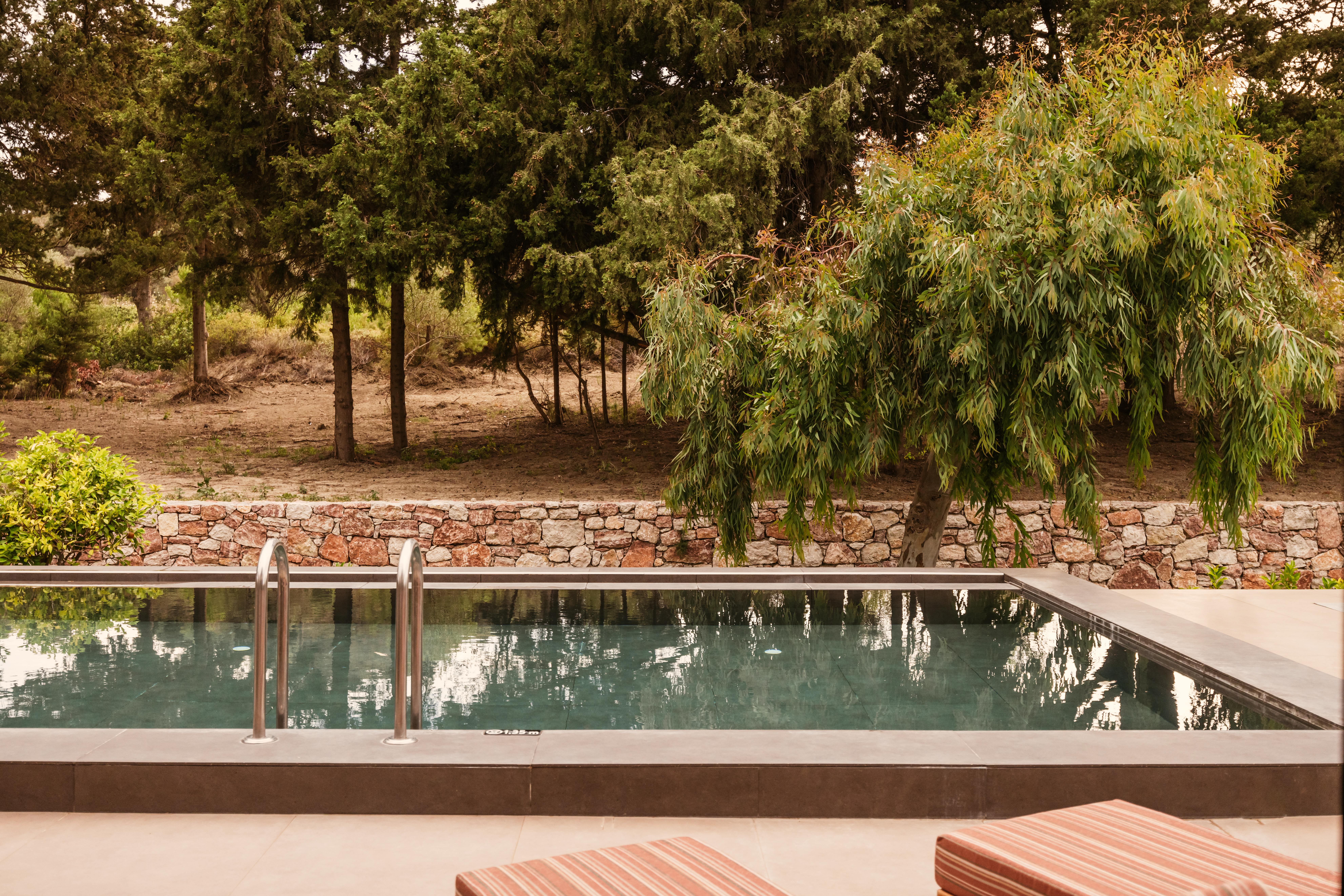 Suite with Sharing Pool