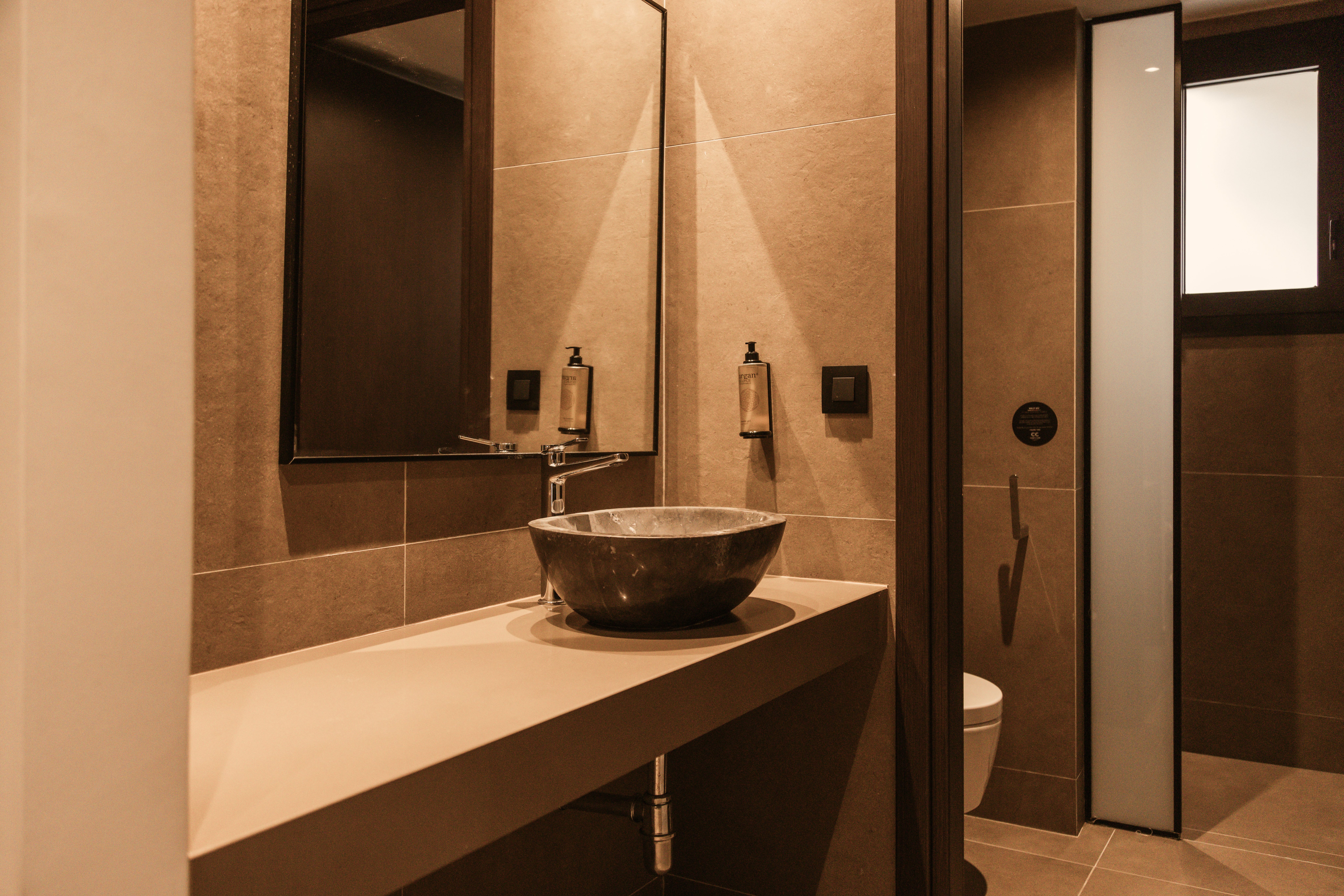 Suite with Sharing Pool